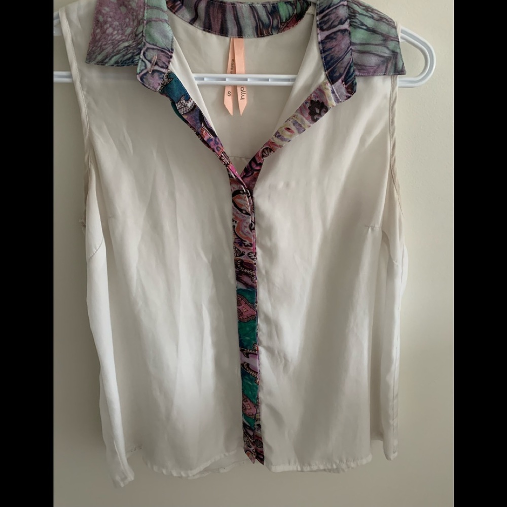 - $5 CLEAROUT WILL BE DONATED Colourful neck collar blouse button up sleev…